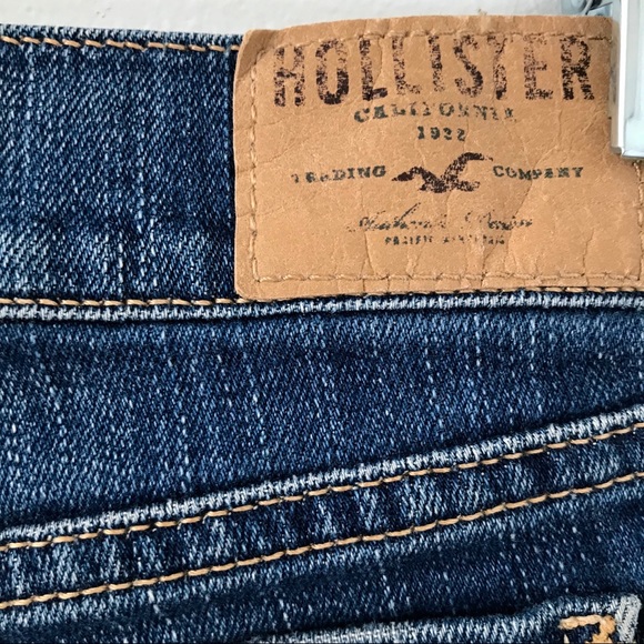 Hollister H patch medium wash jean shorts - Picture 3 of 5